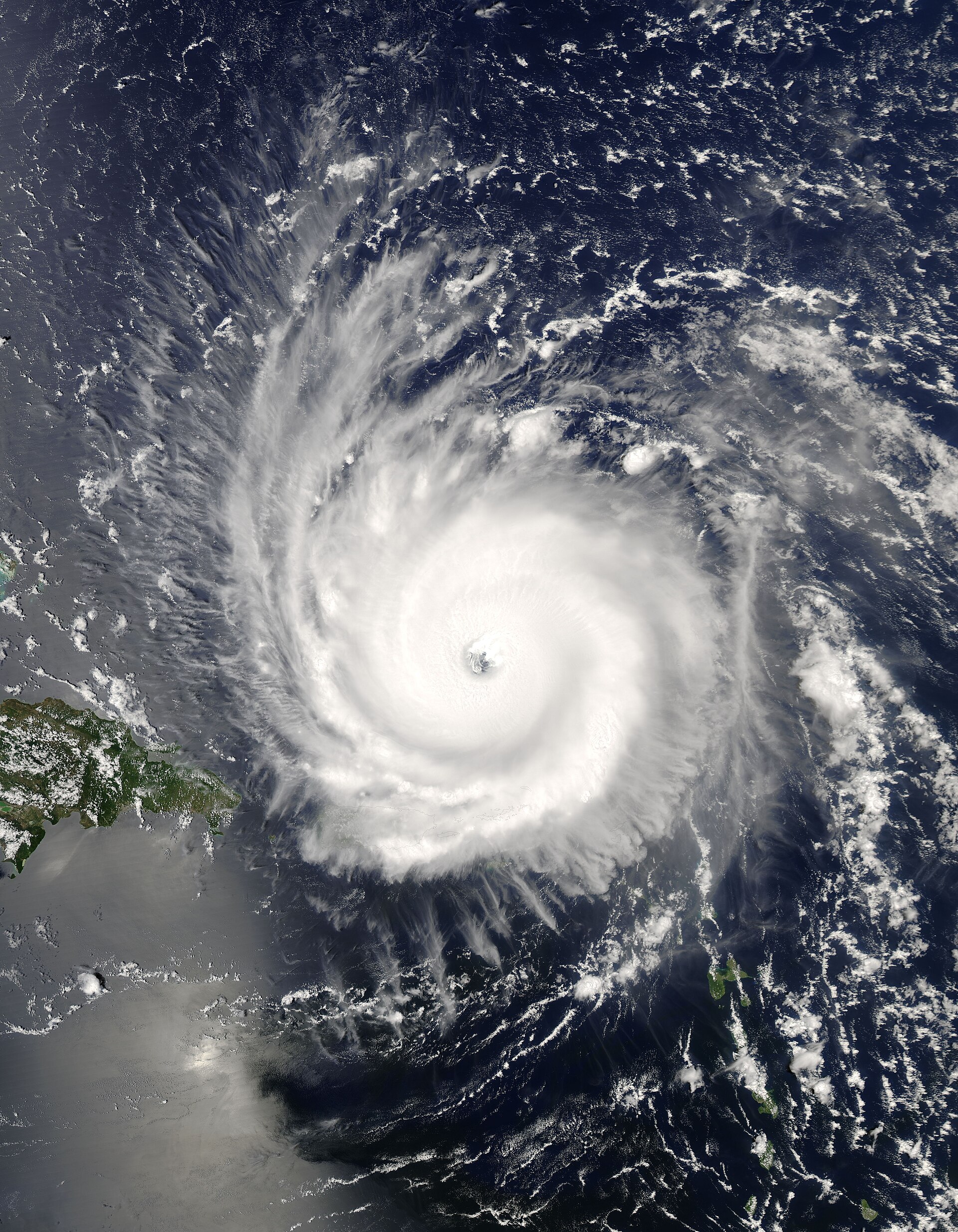 Satellite image of Hurricane Frances approaching Florida on August 31, 2004.